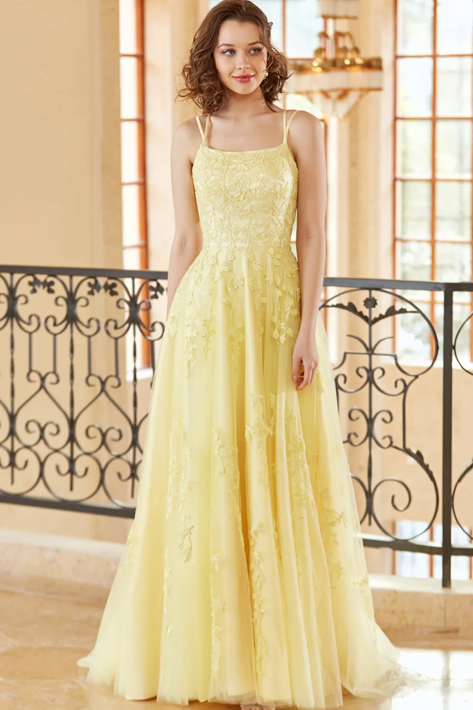 Lindo um espaguete de linha tiras amarelo longo vestido de baile com apliques