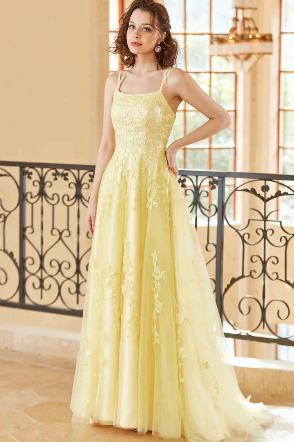 Lindo um espaguete de linha tiras amarelo longo vestido de baile com apliques