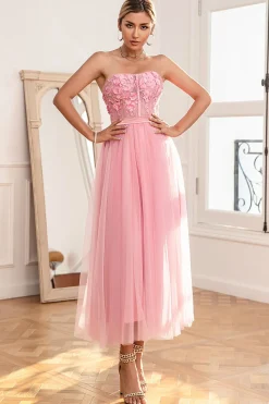 Lindo um vestido de baile rosa sem alças de linha com apliques