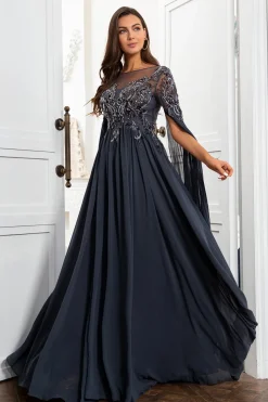 Lindo um vestido de mãe cinza escuro da linha com apliques