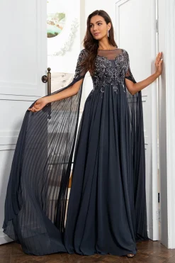 Lindo um vestido de mãe cinza escuro da linha com apliques