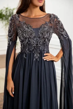 Lindo um vestido de mãe cinza escuro da linha com apliques