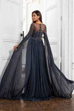 Lindo um vestido de mãe cinza escuro da linha com apliques