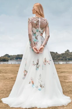 Lindo uma linha de tule mangas longas longo vestido de noiva de marfim com bordado