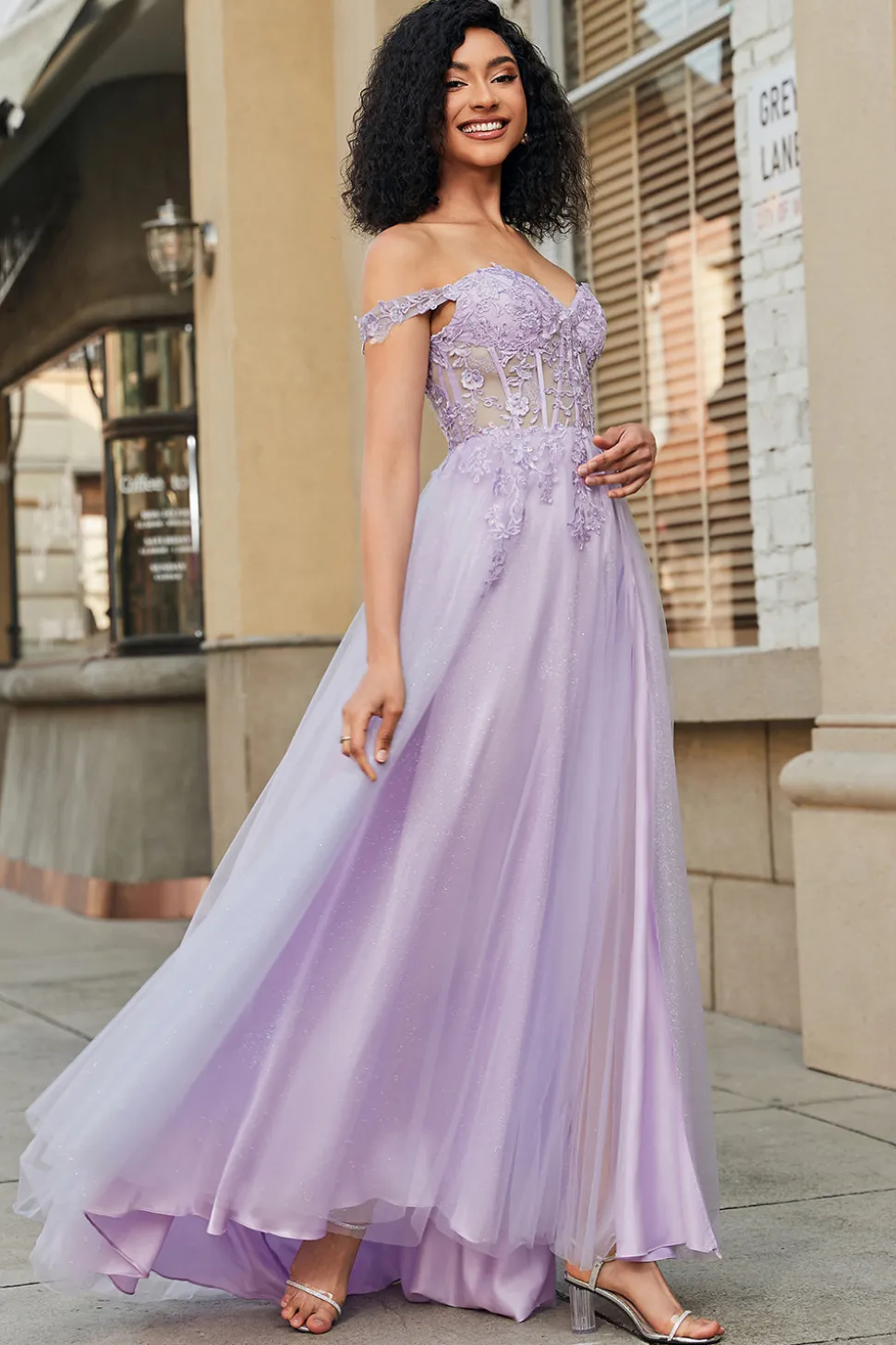 Lindo uma linha fora do ombro roxo espartilho vestido de baile com apliques