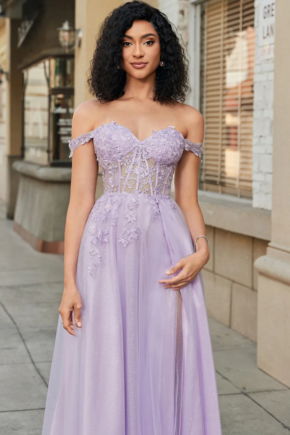 Lindo uma linha fora do ombro roxo espartilho vestido de baile com apliques