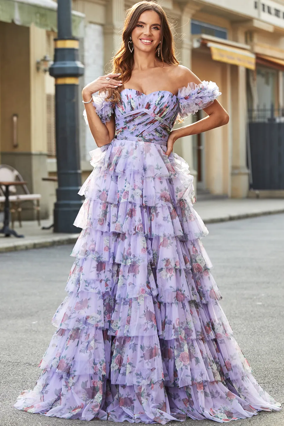 Lindo uma linha fora do ombro lavanda estampado vestido longo baile de formatura com babados