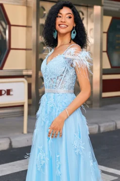 Lindo uma linha fora do ombro azul claro espartilho vestido de baile com pena
