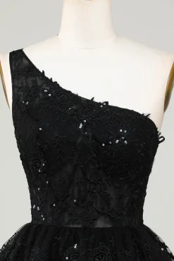 Lindo vestido preto de um ombro Homecoming com apliques