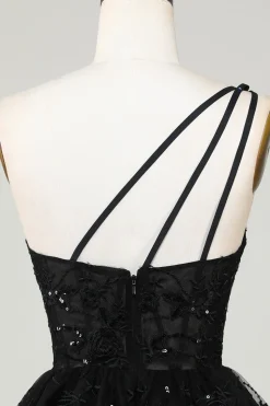 Lindo vestido preto de um ombro Homecoming com apliques