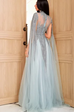 Luxuoso um vestido de festa de pescoço alto de linha com missangas