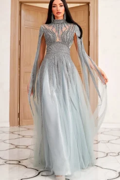 Luxuoso um vestido de festa de pescoço alto de linha com missangas