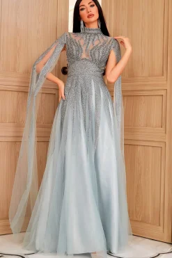 Luxuoso um vestido de festa de pescoço alto de linha com missangas