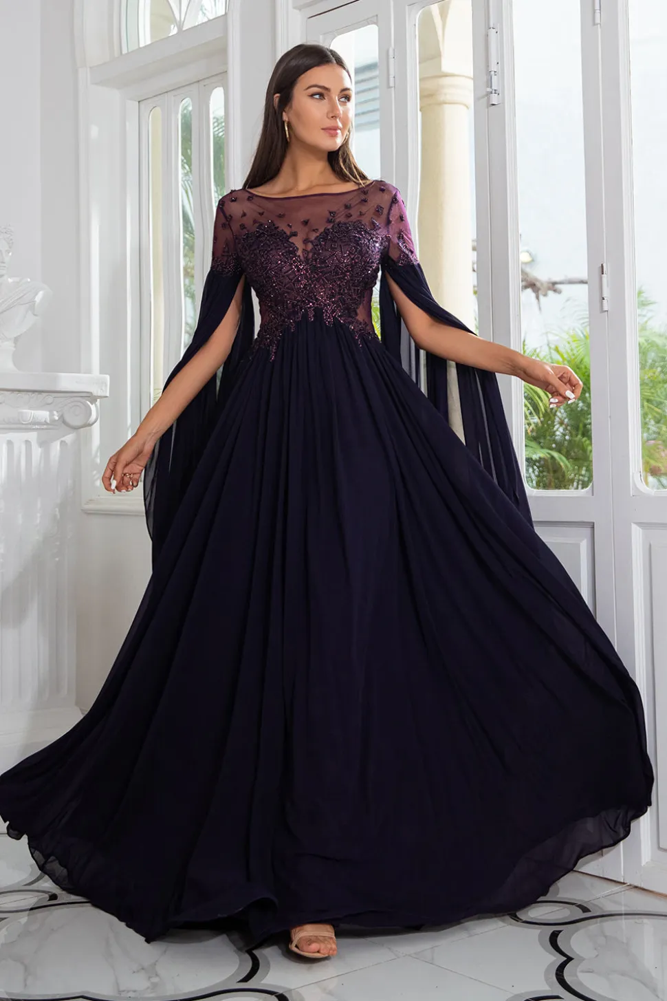 Luxuoso um vestido de mãe comprida bateau de linha com mangas compridas