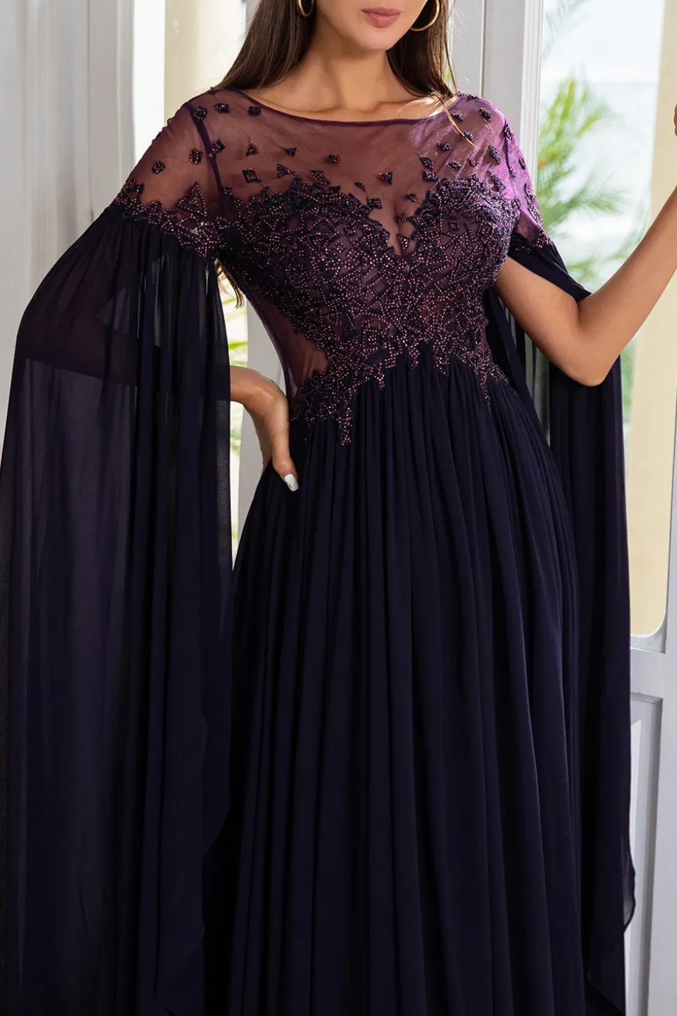 Luxuoso um vestido de mãe comprida bateau de linha com mangas compridas