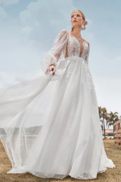 Mangas compridas Open Back Ivory Um vestido de noiva de linha com apliques