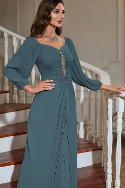 Mangas compridas plissado mãe do vestido de noiva com missangas
