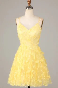 Mantenha brilhante uma linha de alças espaguete amarelo curto homecoming vestido com apliques