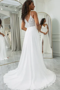 Marfim A-Line Chiffon Sweep Train Vestido de Noiva com Renda