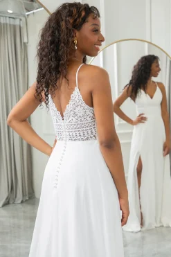 Marfim A-Line Chiffon Sweep Train Vestido de Noiva com Renda