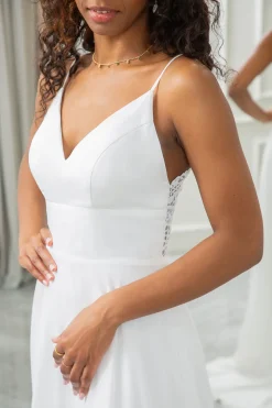 Marfim A-Line Chiffon Sweep Train Vestido de Noiva com Renda