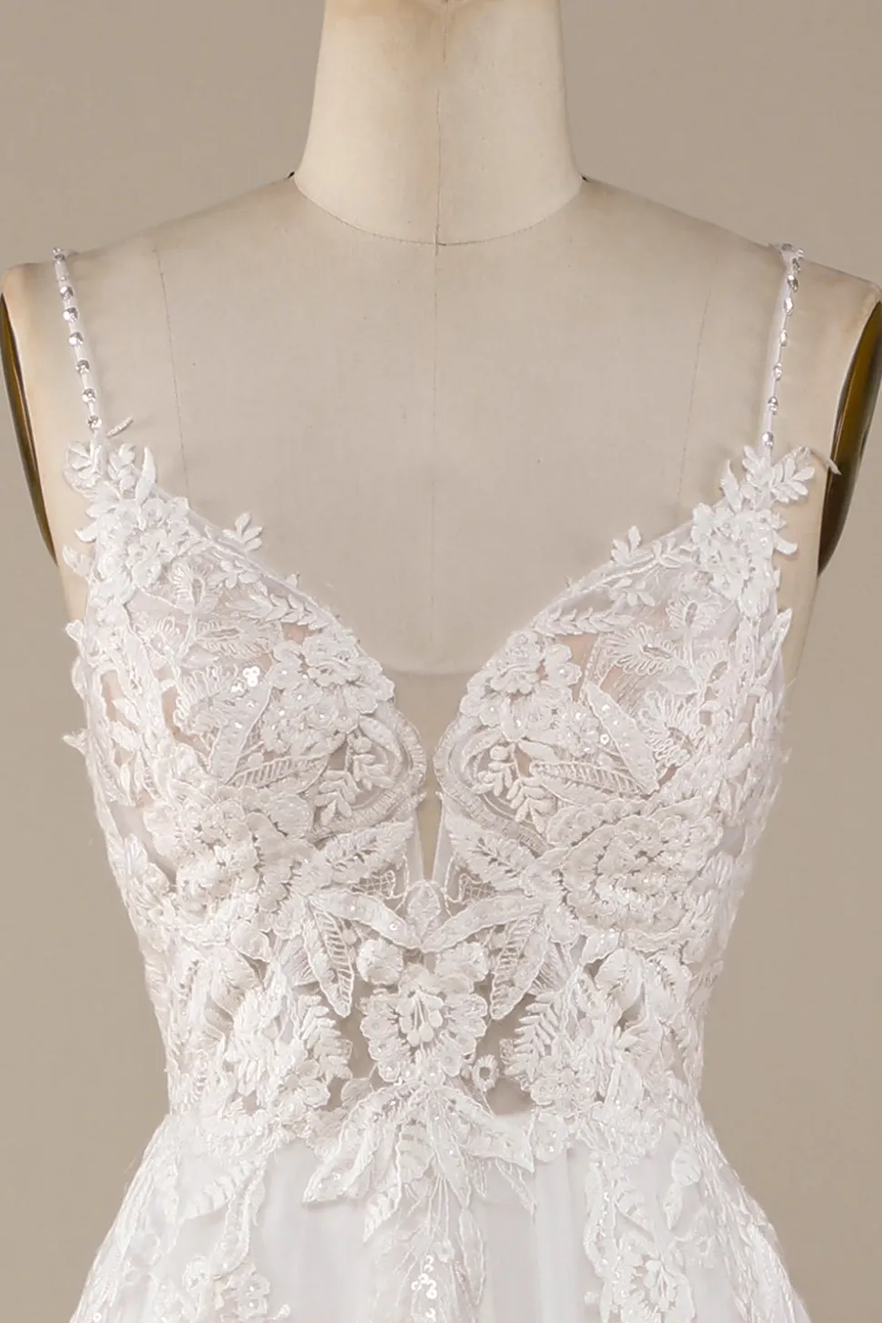 Marfim A-Line Tulle Criss-Cross Correias Volta Vestido de Noiva