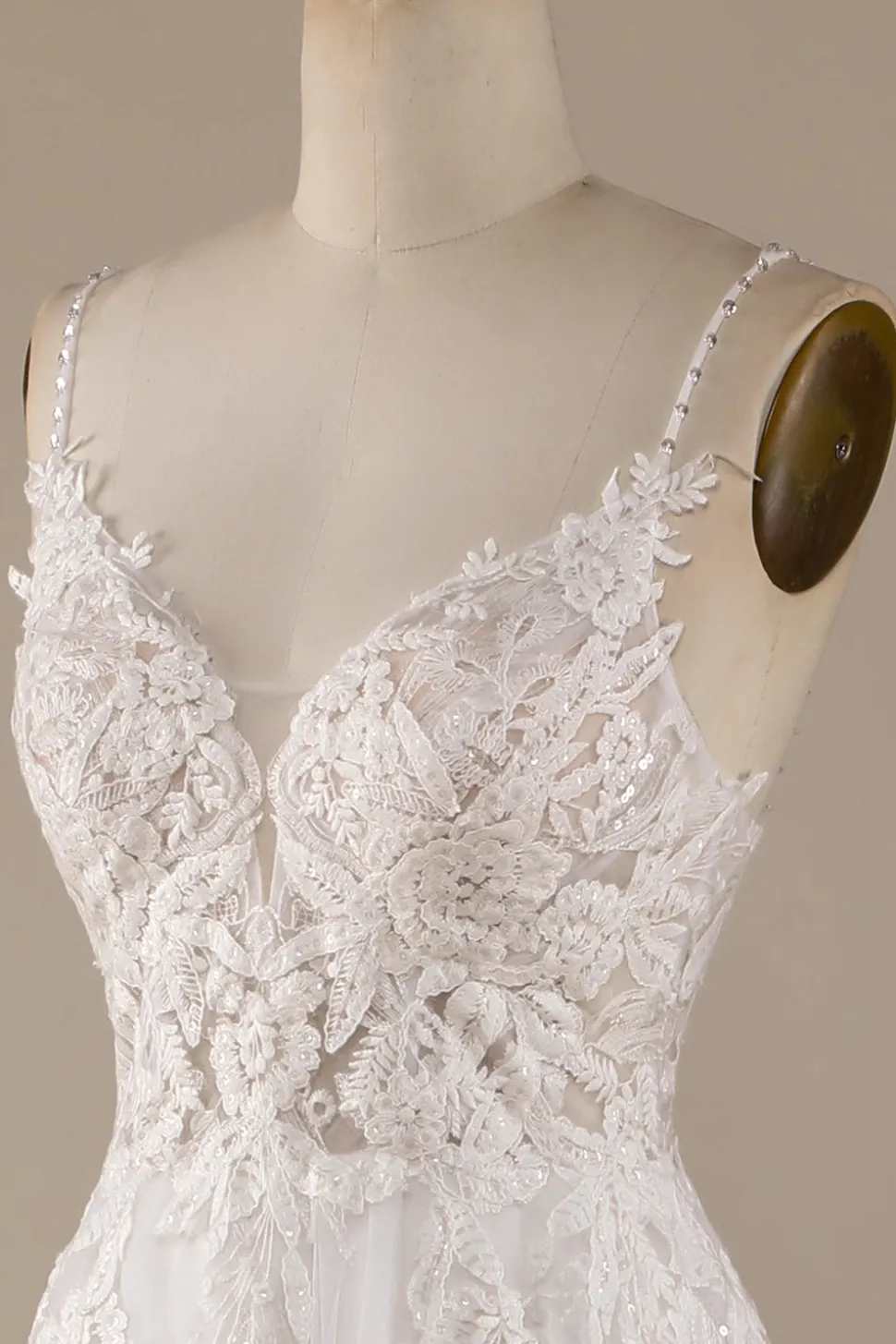 Marfim A-Line Tulle Criss-Cross Correias Volta Vestido de Noiva