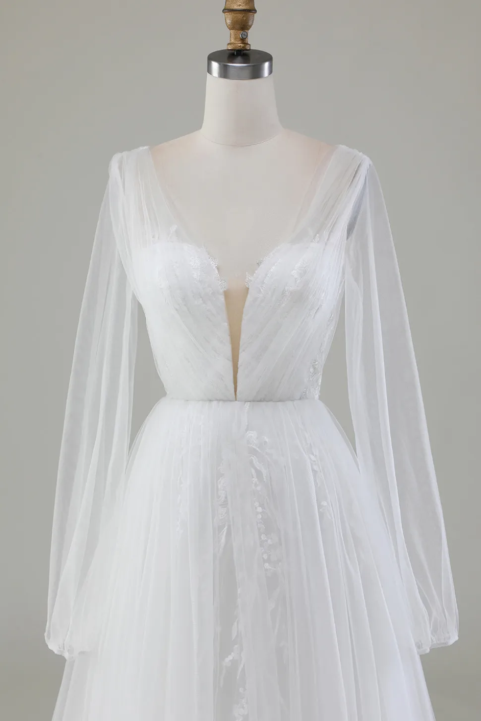 Marfim A-Line V-Neck plissado vestido de noiva tule com mangas compridas
