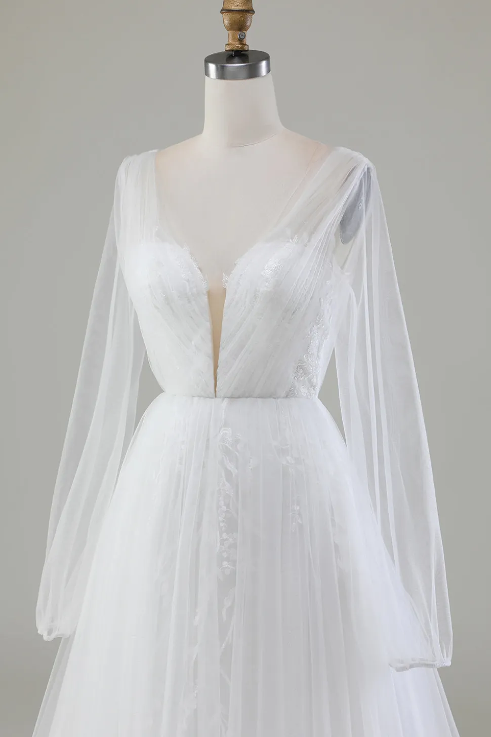 Marfim A-Line V-Neck plissado vestido de noiva tule com mangas compridas