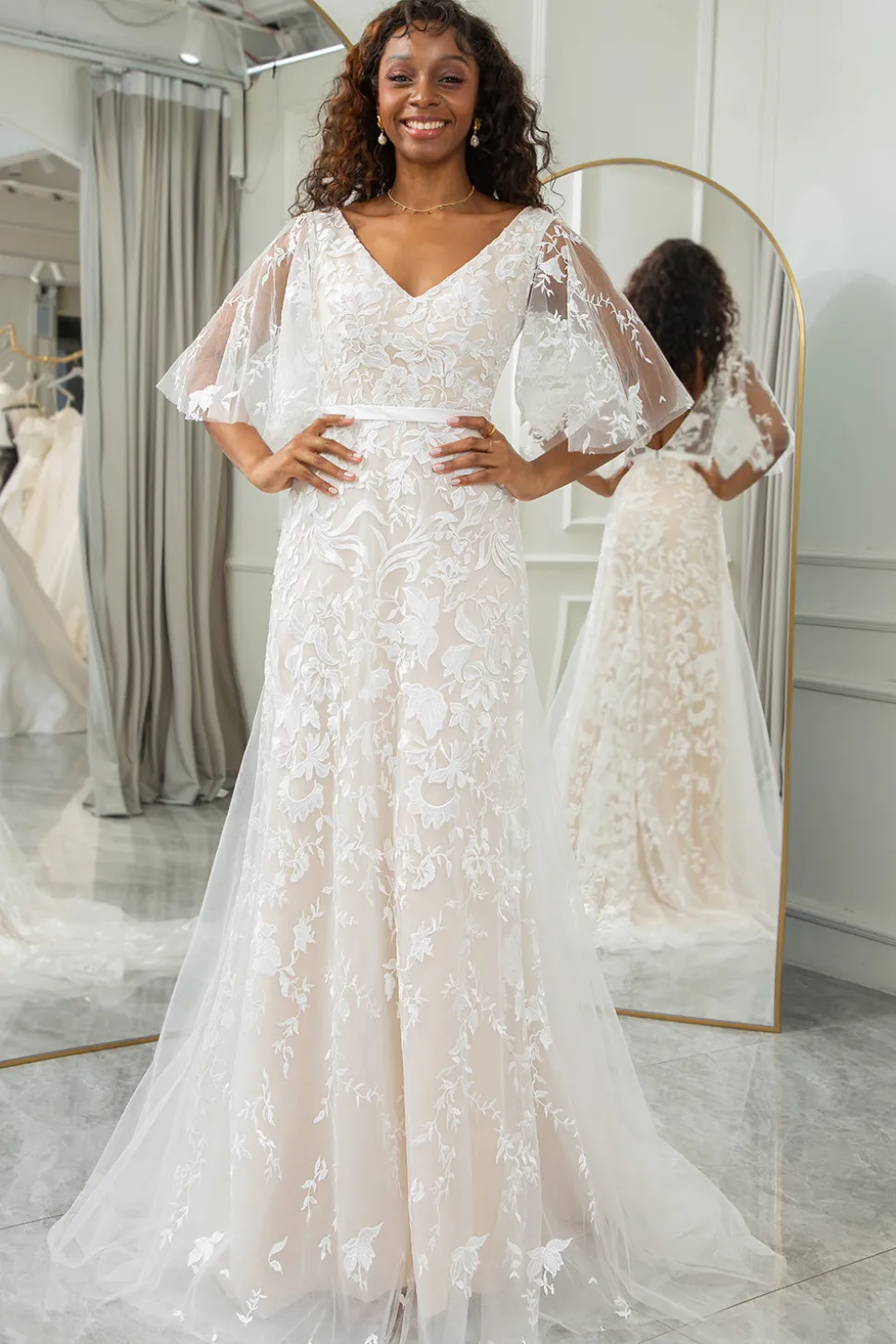 Marfim Batwing mangas renda varredura trem vestido de noiva