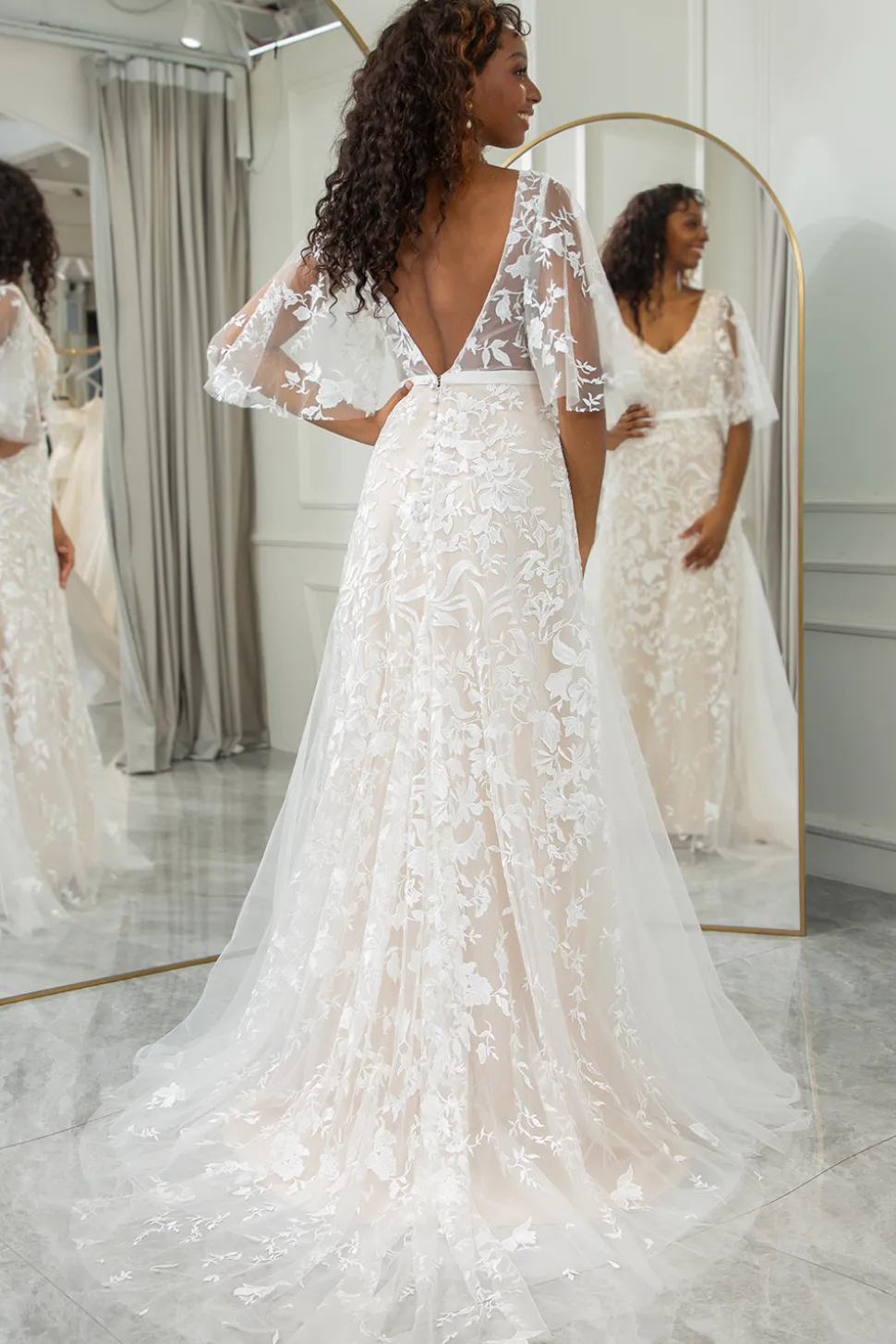 Marfim Batwing mangas renda varredura trem vestido de noiva