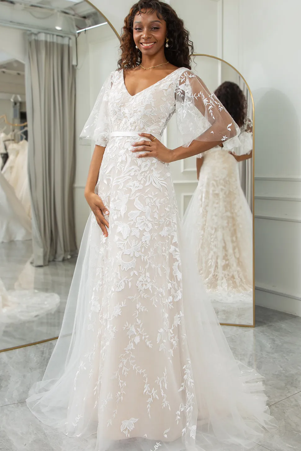 Marfim Batwing mangas renda varredura trem vestido de noiva