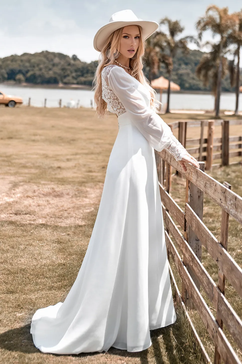 Marfim Boho bainha simples mangas longas vestido de noiva com renda