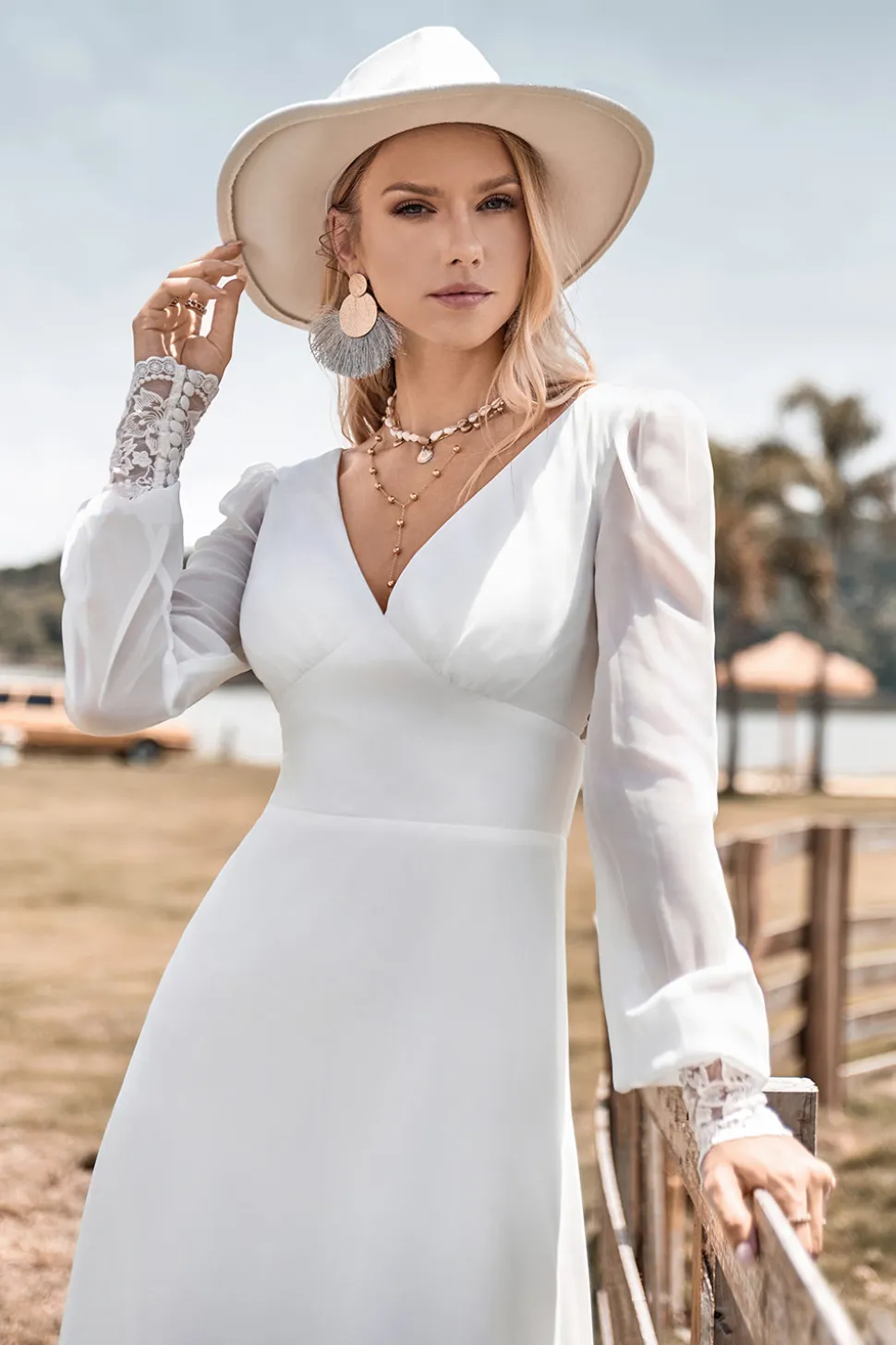Marfim Boho bainha simples mangas longas vestido de noiva com renda