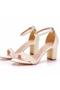 Marfim dedo aberto sapatos de salto grosso com pérolas