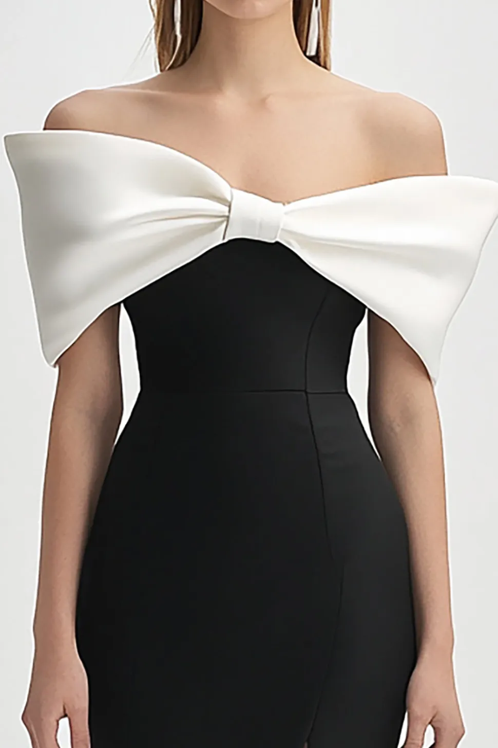 Marfim e preto fora do ombro Bodycon vestido de cocktail com fenda