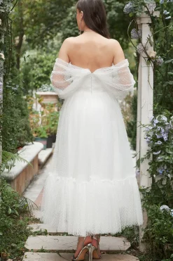 Marfim fora do ombros vestido de baile