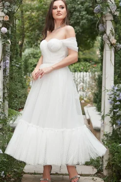 Marfim fora do ombros vestido de baile