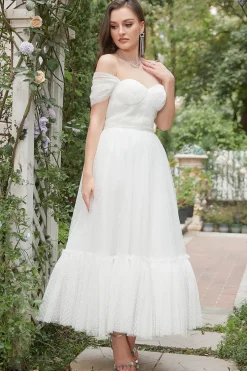 Marfim fora do ombros vestido de baile