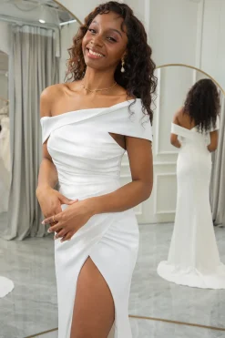 Marfim simples um ombro drapeado vestido de noiva com fenda
