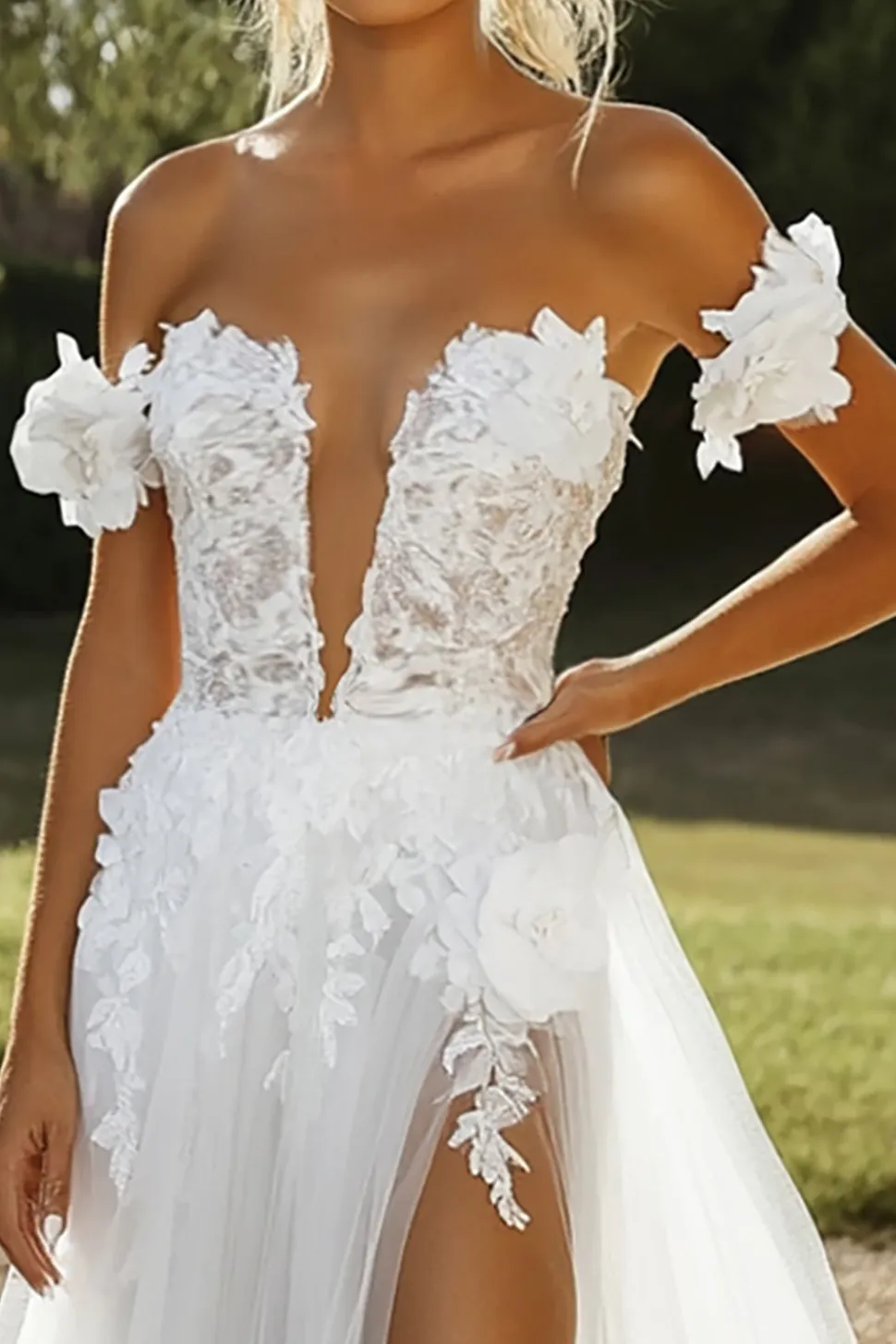 Marfim Tule Lace Uma linha de vestido de noiva com apliques