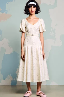 Marfim Uma linha babado vestido de noiva convidado