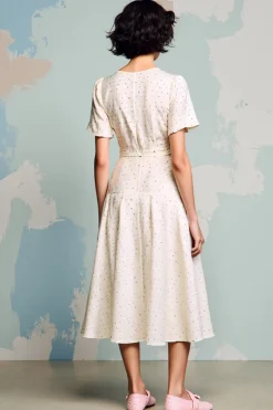 Marfim Uma linha babado vestido de noiva convidado