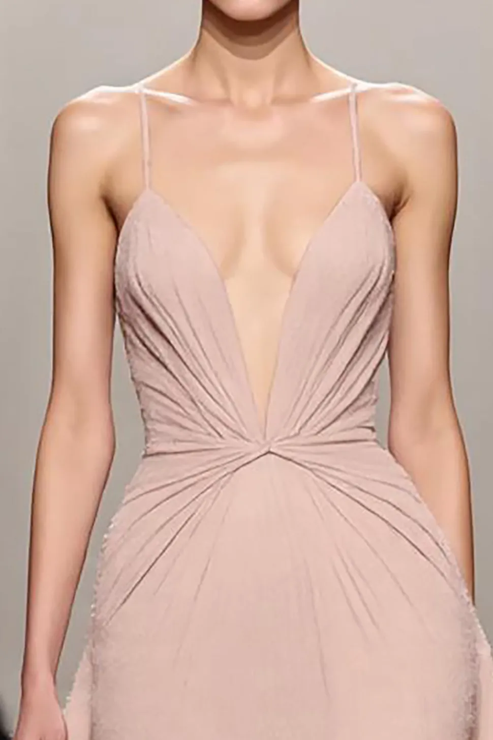 Marfim Uma linha de cetim Ruched espaguete correias longo vestido de noite