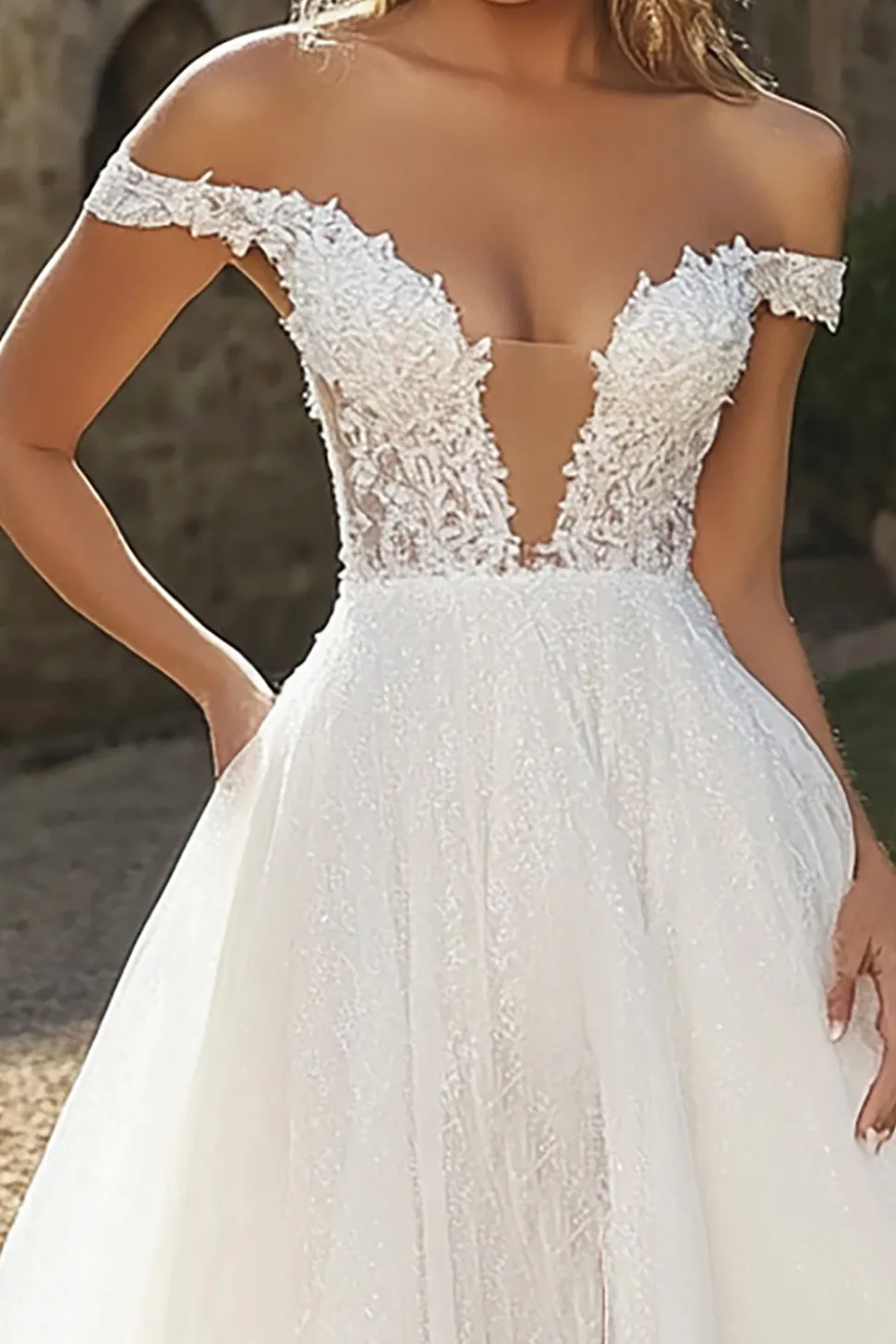 Marfim Uma linha de tule fora do ombro Applliqued vestido de noiva com fenda