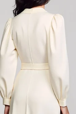Marfim Uma linha mangas compridas vestido de noiva convidado