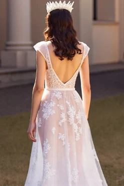 Marfim V pescoço uma linha vestido de noiva com renda