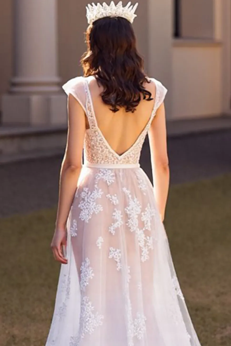 Marfim V pescoço uma linha vestido de noiva com renda