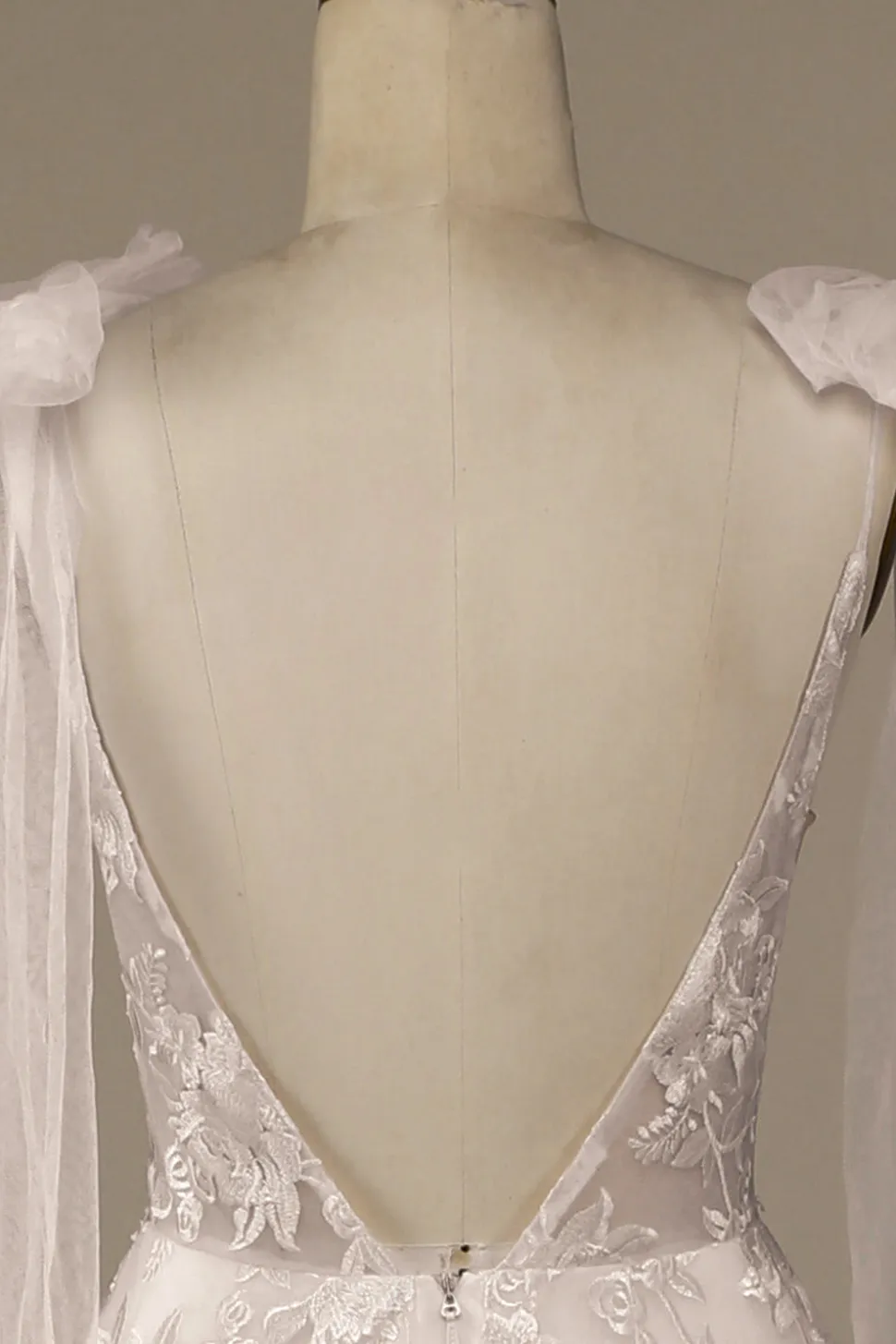 Marfim V-Neck Renda A-Line Vestido de Noiva com Bowknot