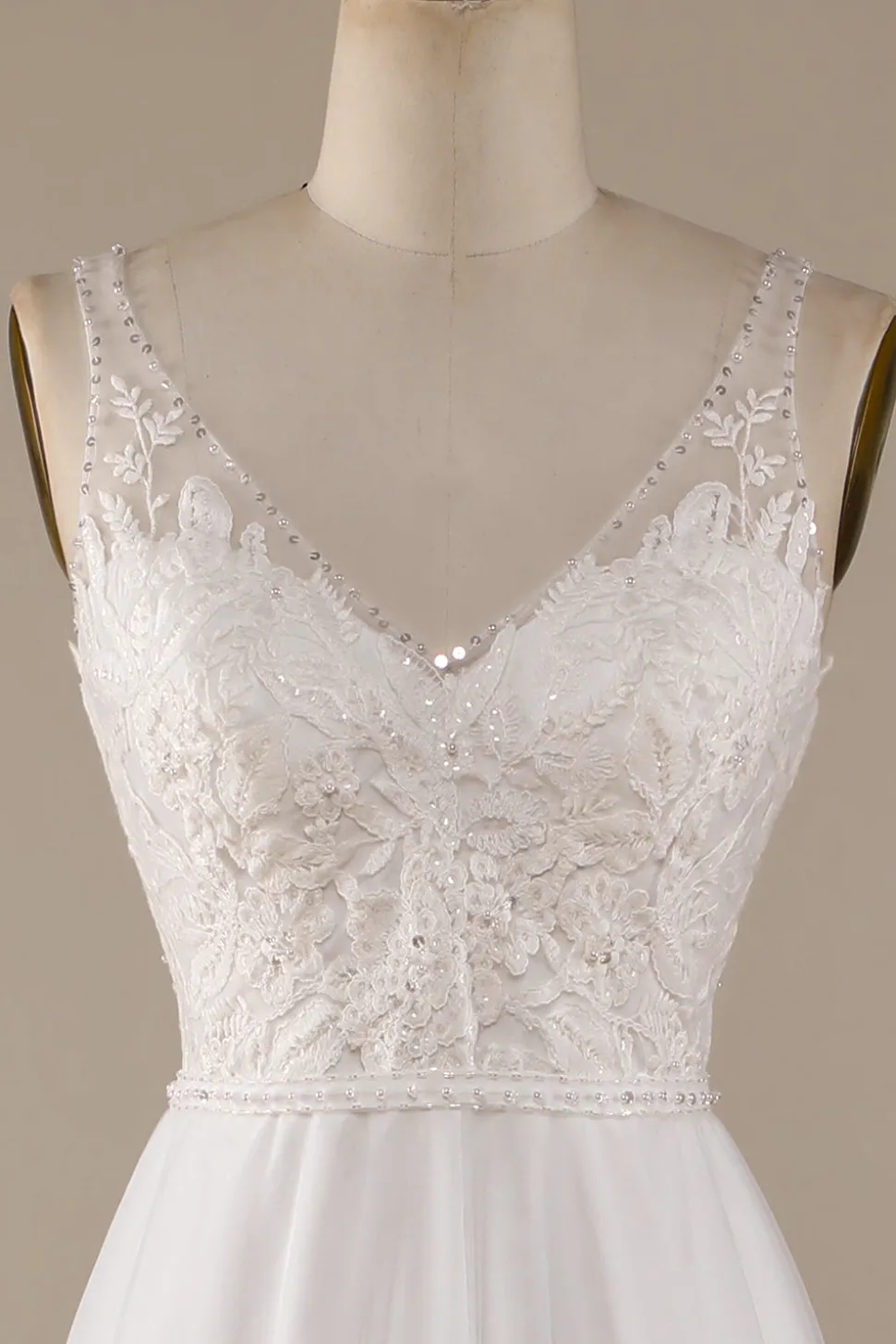 Marfim V-Neck Tule Varredura Trem Vestido de Noiva com Renda